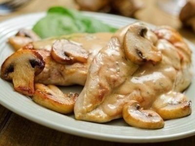 Куриное филе в сливочно-грибном соусе