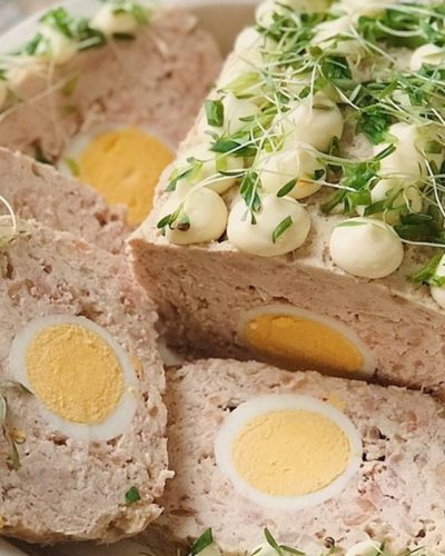 Мясной рулет с яйцом