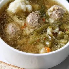 Суп с фрикадельками и цветной капустой