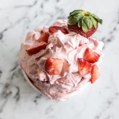 Клубничное мороженое